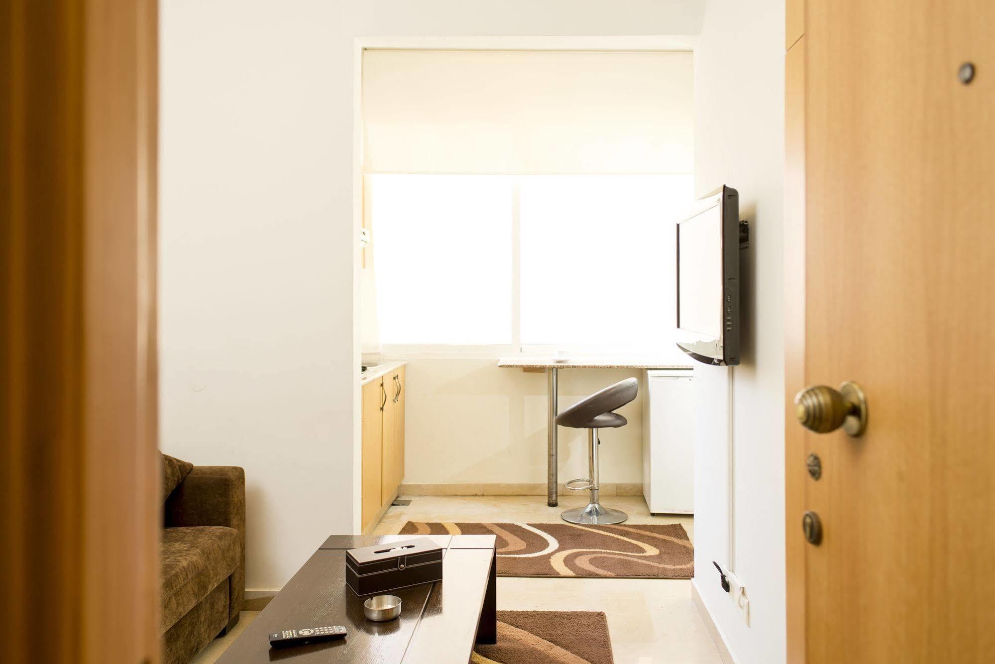 Bliss 3000 Furnished Studios Beirut Bagian luar foto