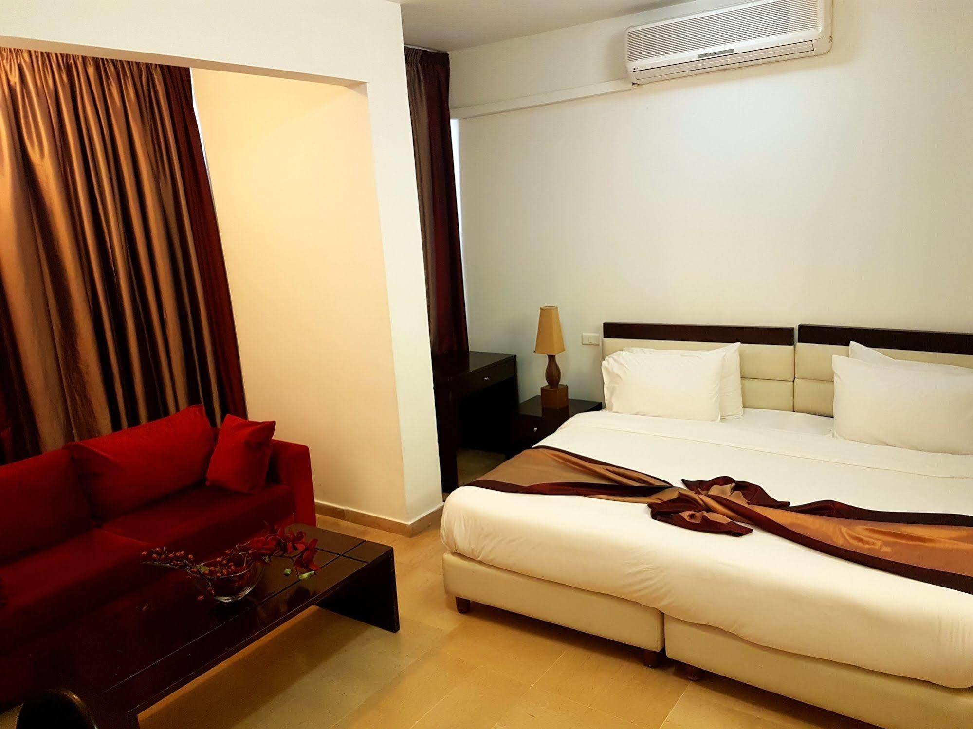 Bliss 3000 Furnished Studios Beirut Bagian luar foto
